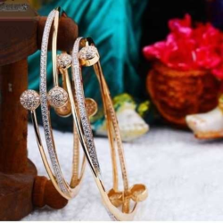 18 K Gold Bangle. Nj-b0646