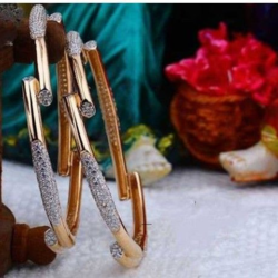 18 K Gold Bangle. Nj-b0647