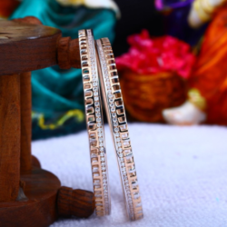 18 K Gold Fancy Bangle. NJ-B0648